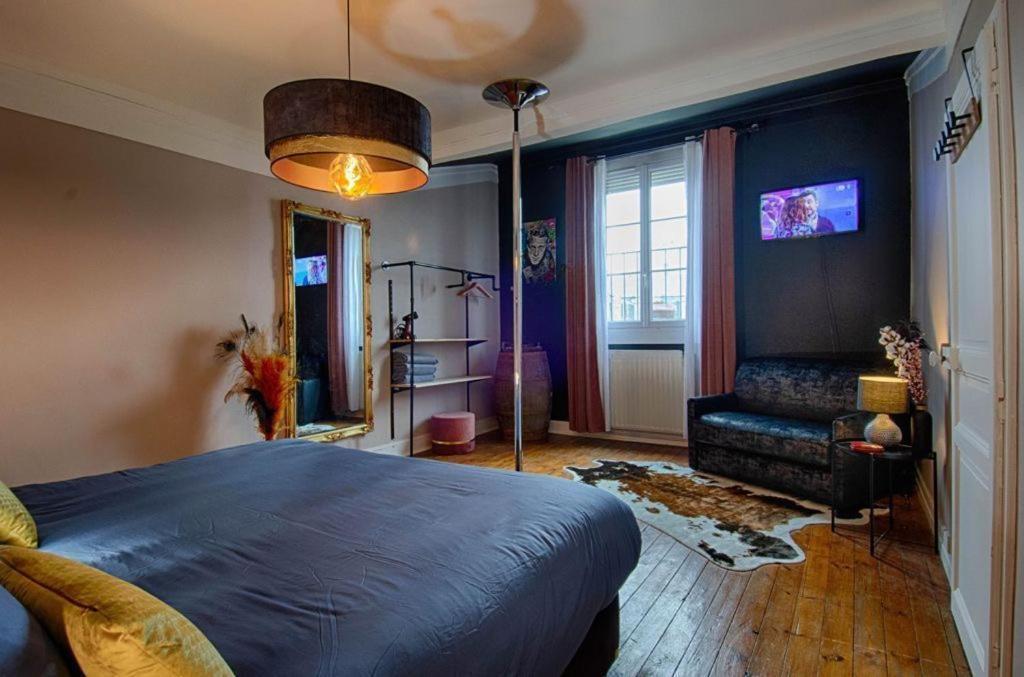 Sweet Nina Jazz Appartement Pour 5 Voyageurs, Situe A La Place De La Republique, Avec Parking Et Lit Queen Size Le Mans Esterno foto